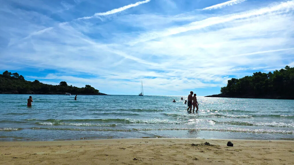 Plavi Horizonti beach in October